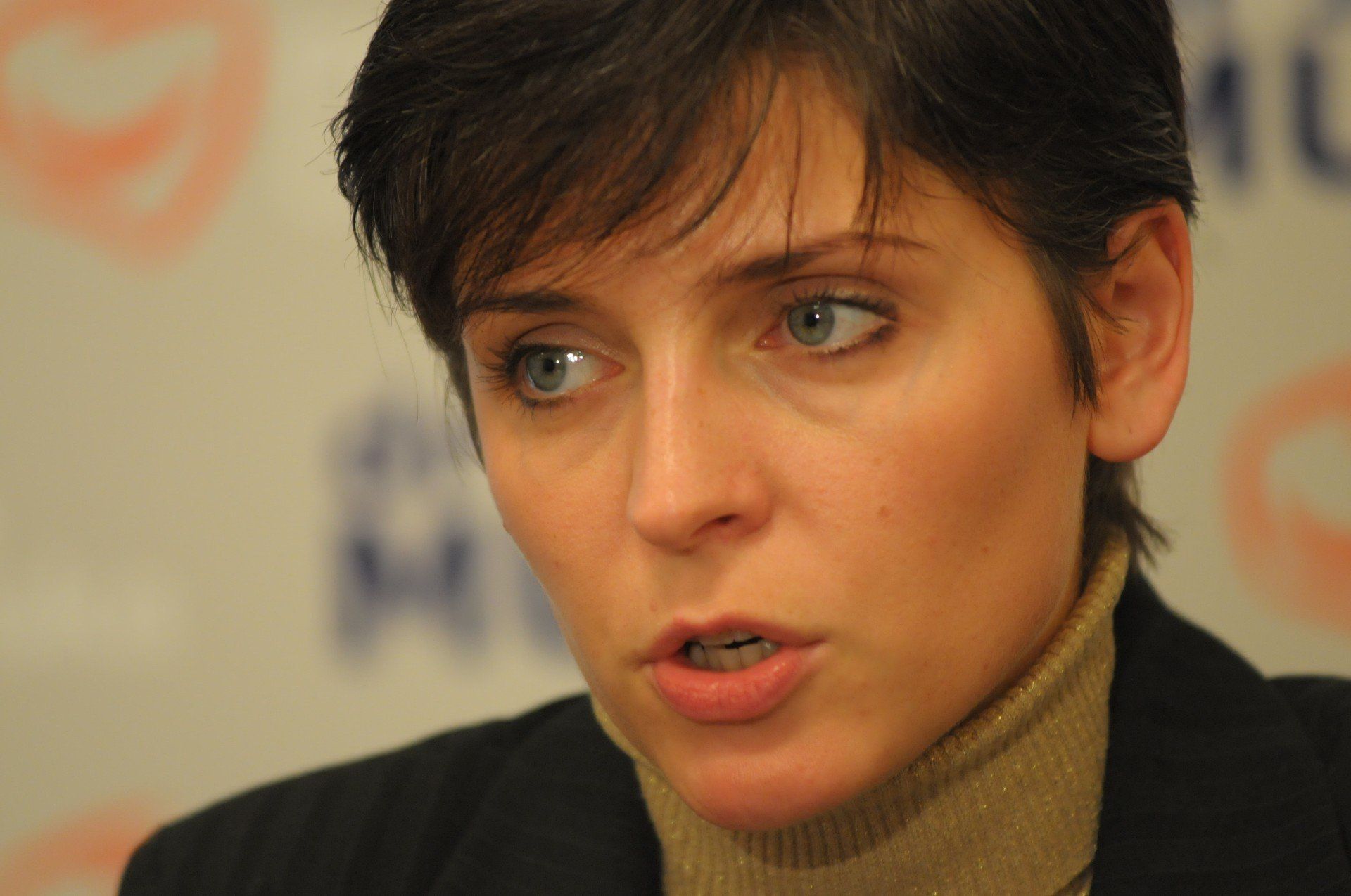 Joanna Mucha i jej krótkie włosy