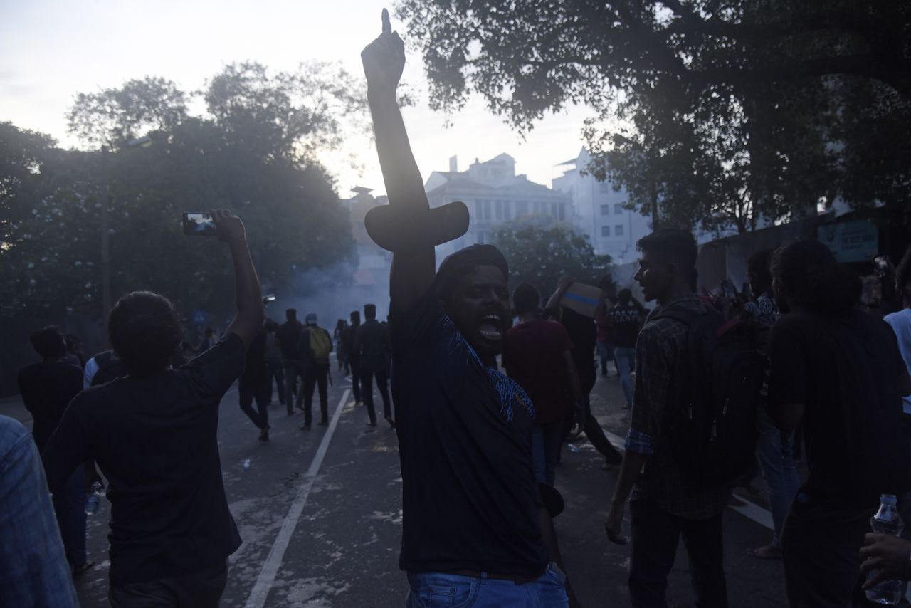 Uciekł przed obywatelami do Singapuru. W liście tłumaczy się z upadku Sri Lanki