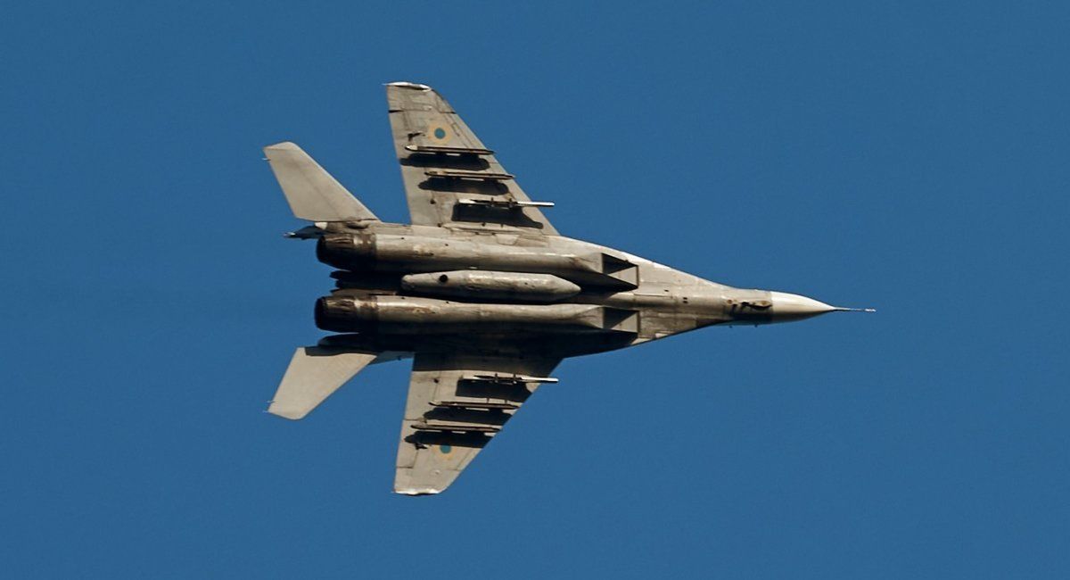MiG-29 z tajemniczymi pylonami uchwycony na zdjęciu w czerwcu 2023 r.