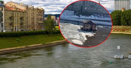 Mieszkańcy i turyści w szoku. Rzeką płynął... dom