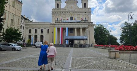 Dziś nie zaparkujesz przed Archikatedrą Lubelską. Wieczorem odbędzie się tu msza święta, a po niej wierni pójdą w procesji