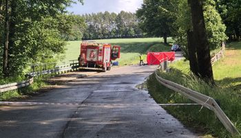 Sobotnia tragedia. Młody kierowca nie żyje. 5 osób w szpitalu