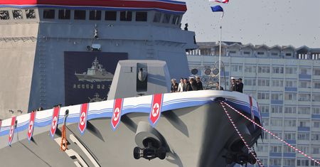 Korea Płn. pokazała nowego niszczyciela rakietowego. Na ceremonii Kim Dzong Un