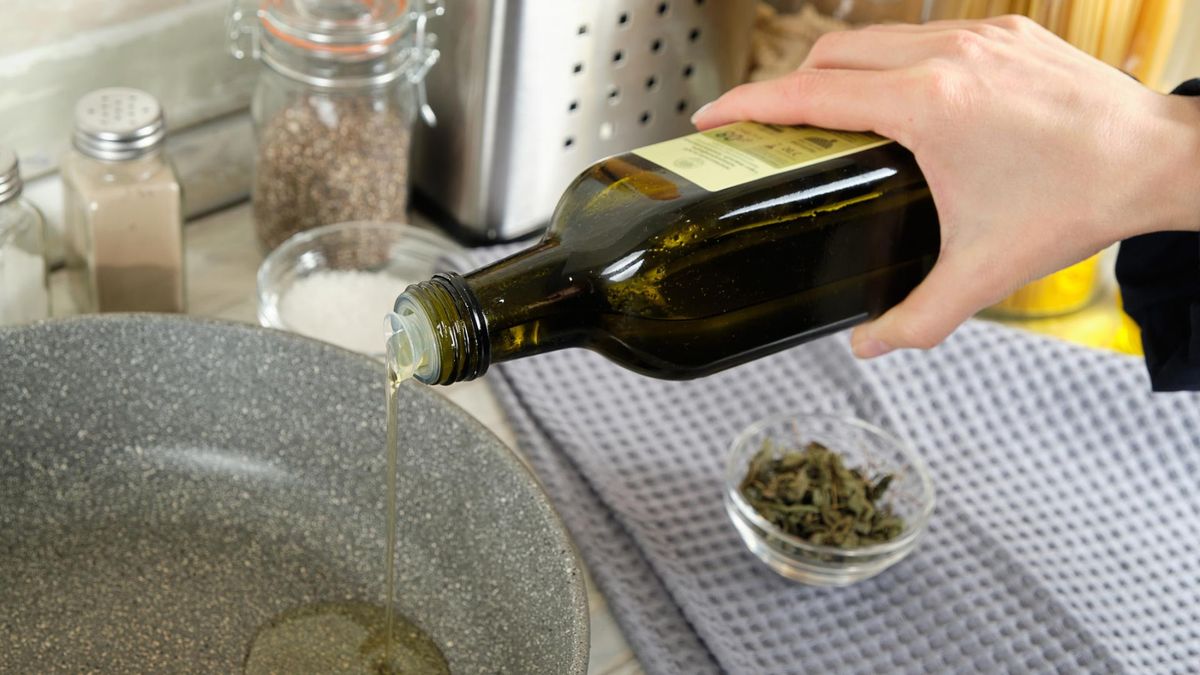 Czy smażenie na oliwie z oliwek jest zdrowe czy szkodzi?