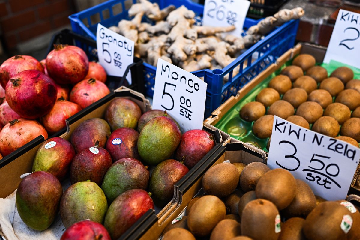 KRAKOW, POLAND - 2022/02/08: Mango, kiwi, apples and mushrooms are on display in a local farmers market in Krakow.
The inflation in Poland continues to rise. (Photo by Omar Marques/SOPA Images/LightRocket via Getty Images)