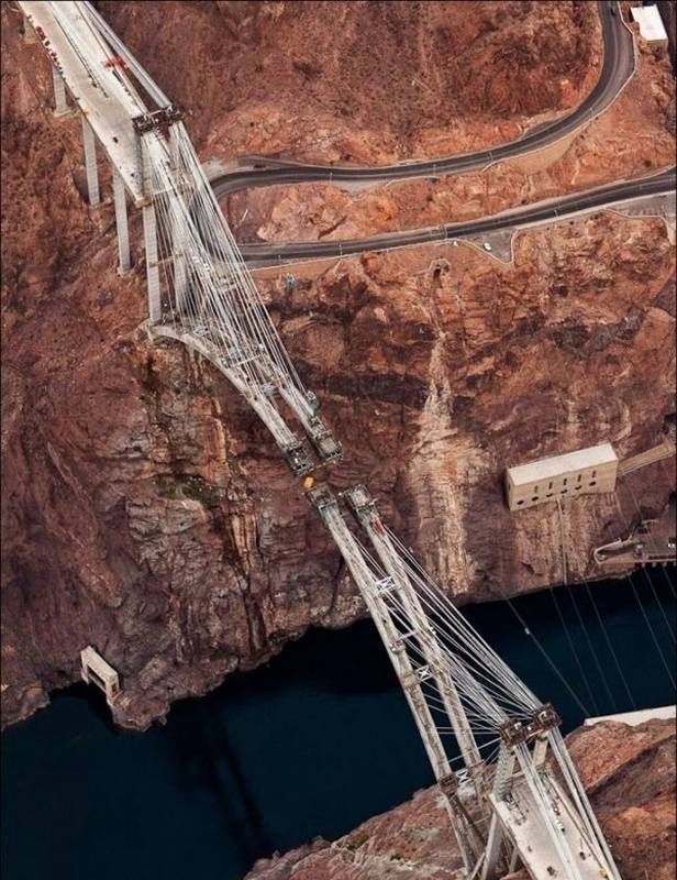 Budowa Hoover Dam Bypass (Fot. Izismile.com)