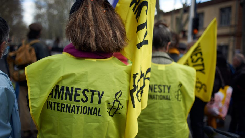 Raport Amnesty International. Pandemia a prawa człowieka