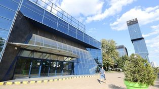 Tu w Katowicach Gierek odbijał Polskę Gomułce, a za lustrami raczkujący kapitalizm liczył pieniądze. Już koniec