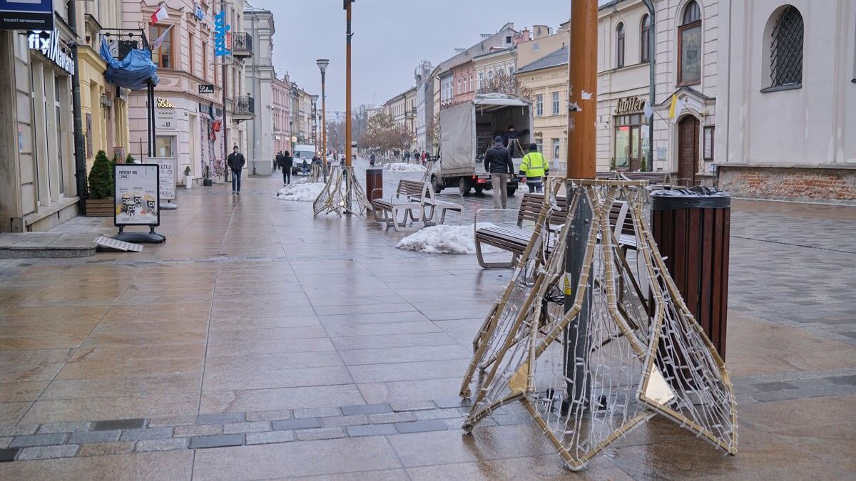 Montaż iluminacji świątecznych w Lublinie