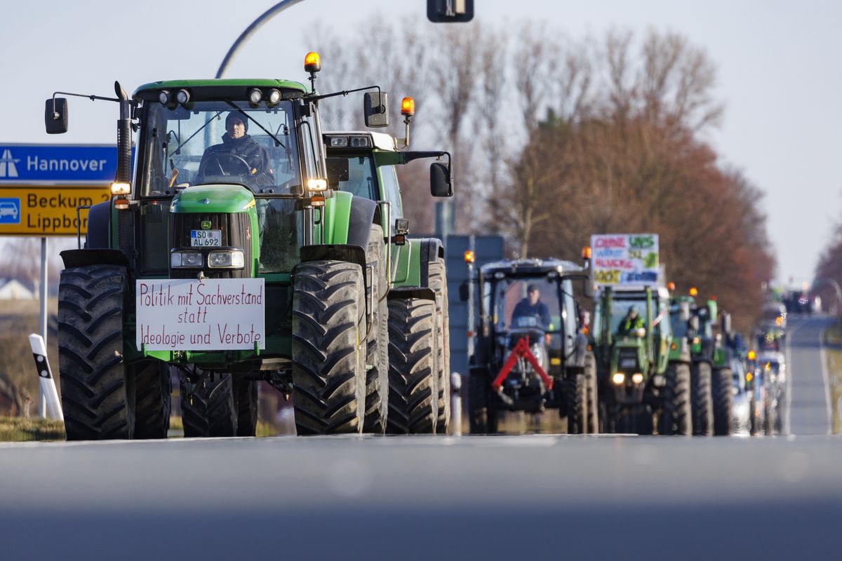 Die Landwirte fuhren auf die deutschen Autobahnen.  Das VW-Werk stoppte, es gab Probleme mit der Treibstoffversorgung