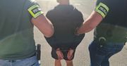Piotrków Trybunalski: Czterej młodzi mężczyźni rozpylili w drogerii gaz, po czym ukradli perfumy warte 30 tysięcy złotych