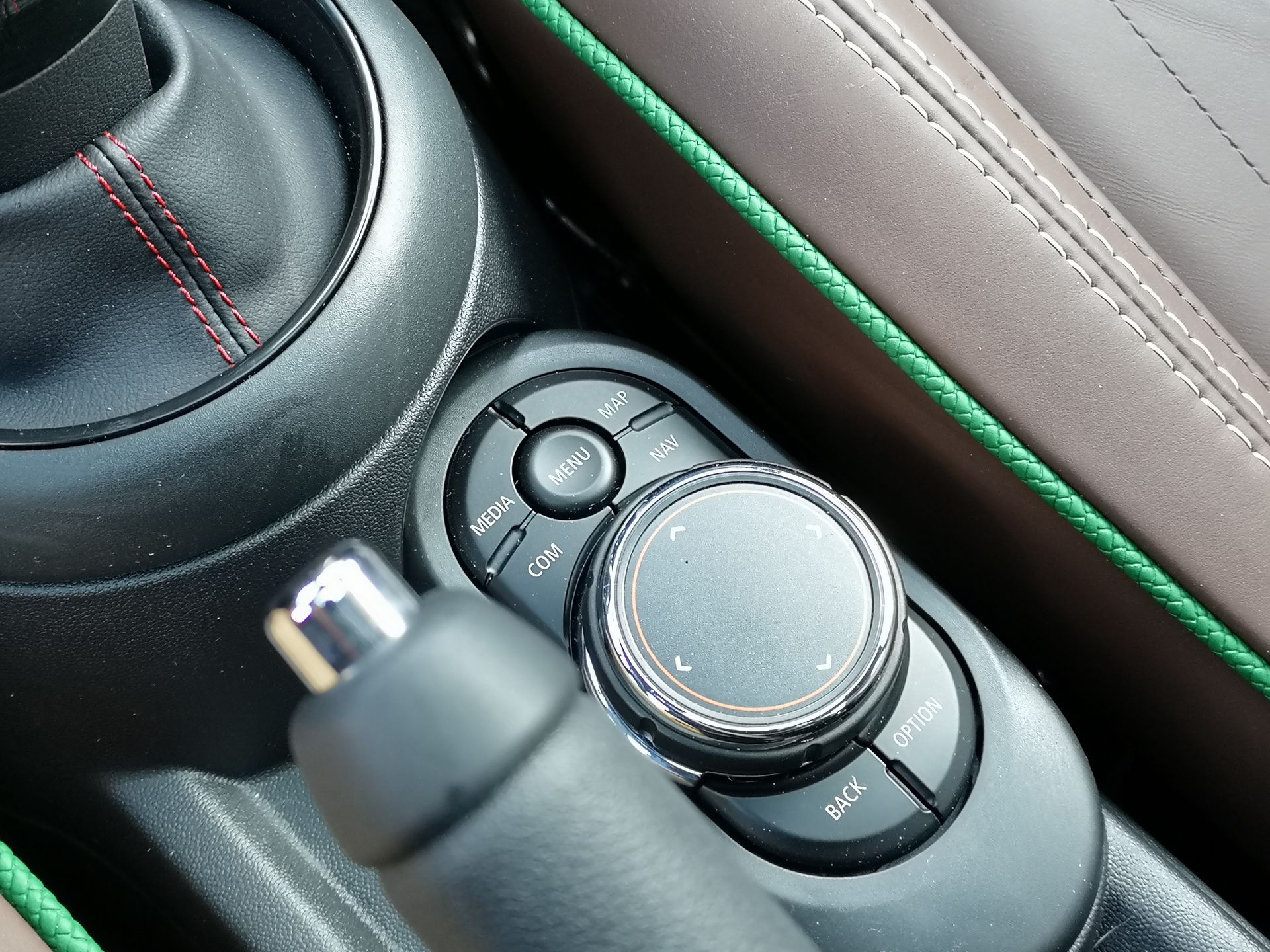 MINI Cooper S: aplikacja MINI Connected, obsługa systemu oraz audio Harman Kardon 18