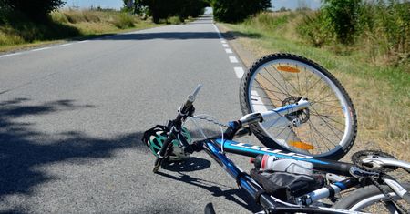 Warszawa. Rowerzysta zginął w wypadku. Sprawca uciekł