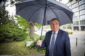Ciemne chmury nad Kurskim. Dostał bana od Kaczyńskiego