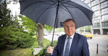 Ciemne chmury nad Kurskim. Dostał bana od Kaczyńskiego