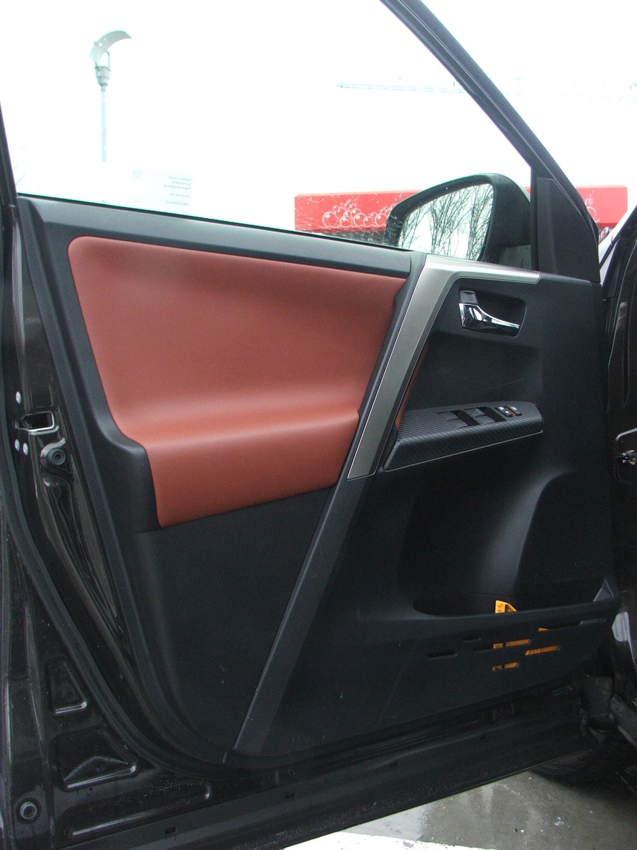 Toyota RAV4 - panel drzwi przednich