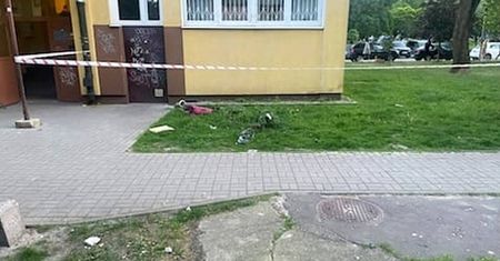 Niepokojące sceny w Warszawie. Z okna leciały sprzęty domowe