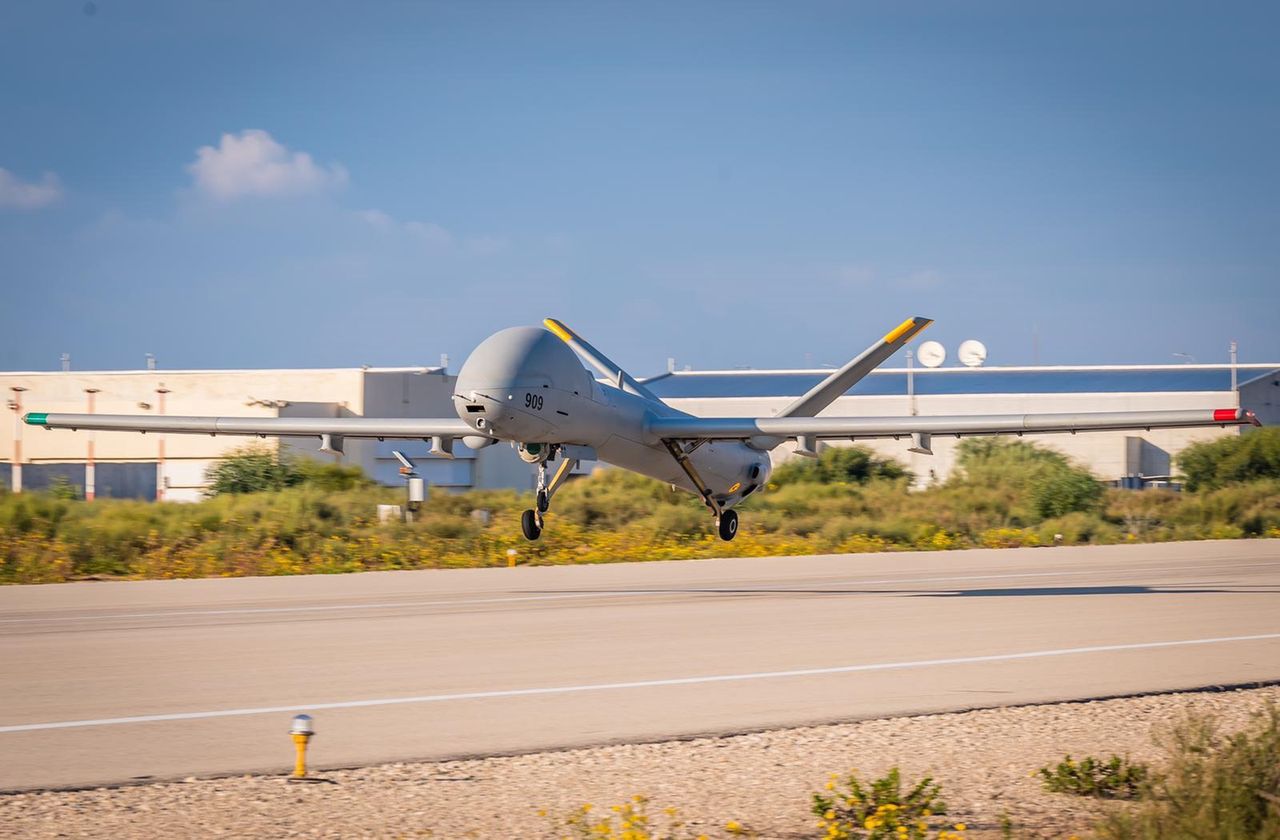 Hermes 900 startujący z bazy Palmachim podczas operacji Strażnik Murów w maju 2021 roku 