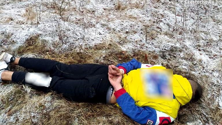 Śląskie. 18-latkowi, który wspólnie ze znajomymi pobił i okradł kolegę z Częstochowy, grozi do 12 lat więzienia.