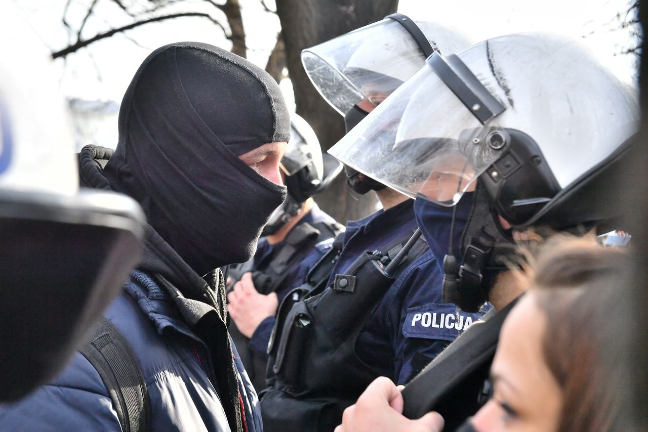 Warszawa. Protesty w rejonie placu Piłsudskiego. Policja zatrzymała 6 osób