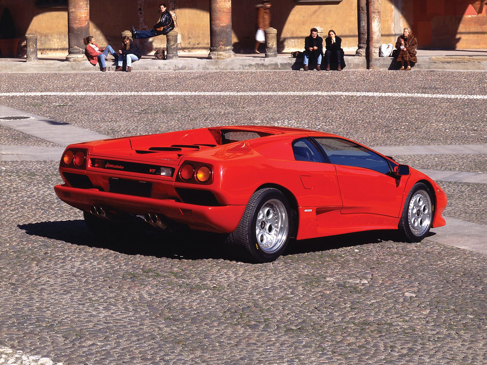 Od dekad z V12: ewolucja hipersamochodów Lamborghini 51