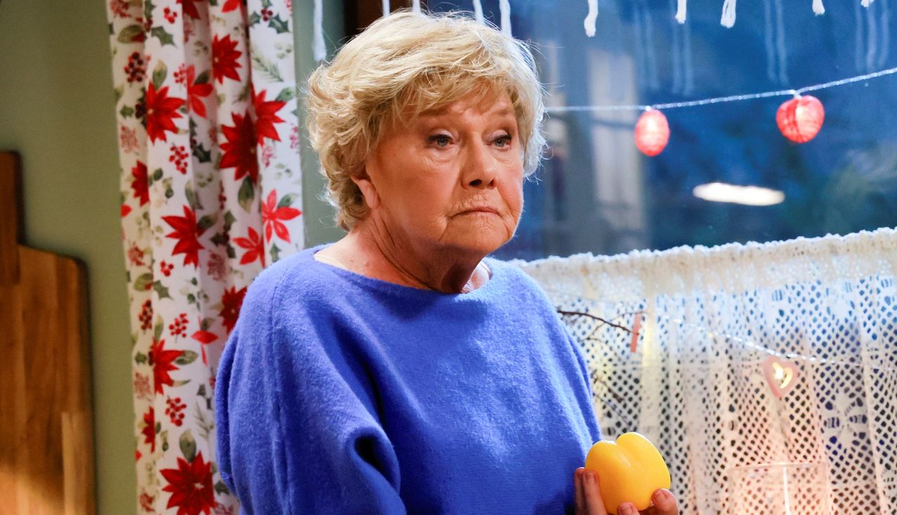 Ma 88 lat i musi dorabiać. Tyle wynosi emerytura Lipowskiej