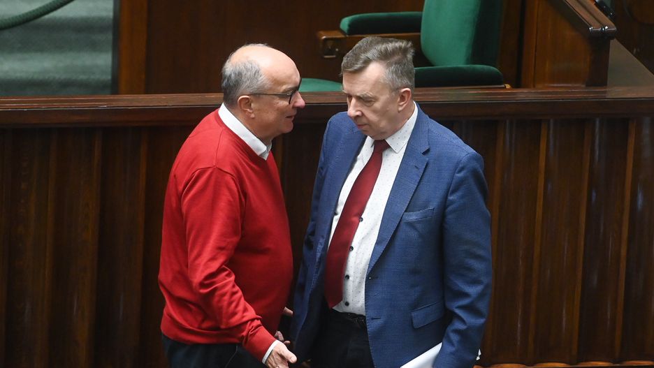 Dariusz Wieczorek, W�odzimierz Czarzasty
Warszawa, 20.12.2024. By�y minister nauki i szkolnictwa wy�szego Dariusz Wieczorek (P) oraz wicemarsza�ek Sejmu W�odzimierz Czarzasty (L) na sali plenarnej Sejmu w Warszawie, 20 bm. W ostatnim dniu posiedzenia  Sejm m.in. zdecyduje o losie senackich poprawek do ustawy o Radzie Fiskalnej. (jm) PAP/Piotr Nowak
Piotr Nowak
X kadencja, 10, 10., Dziesi�ta, kadencji, konferencja prasowa, polityk polityka, Polityka, posiedzenie, Posiedzenie Sejmu, sejm, Sejm RP, sejmu