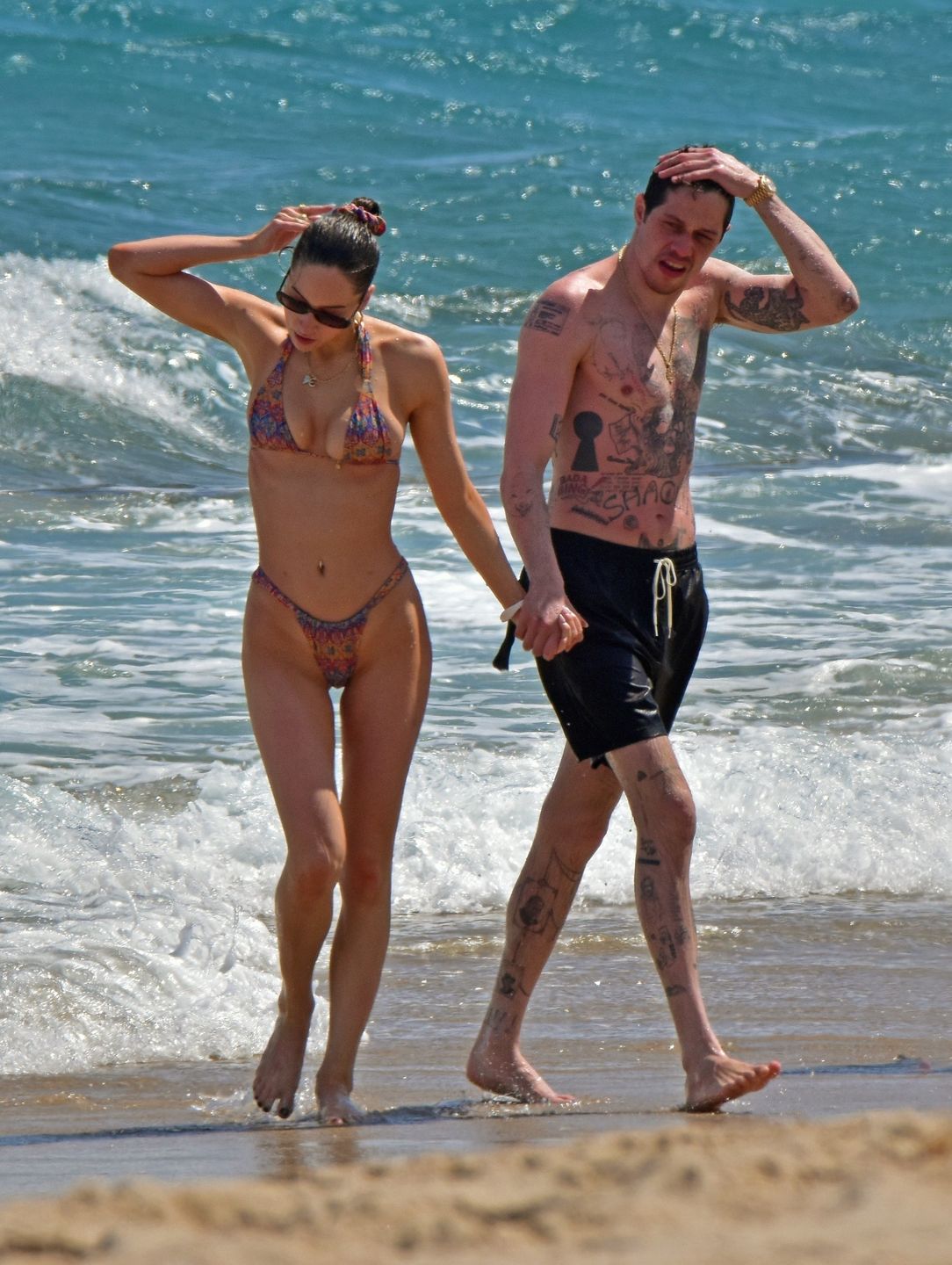 Pete Davidson hasa po plaży z nową ukochaną