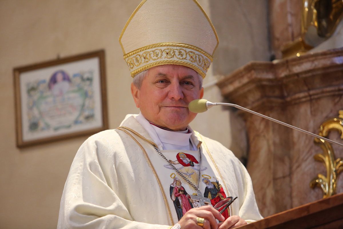 Incydent z biskupem Edwardem Janiakiem. Episkopat zabiera głos: To nie powinno się wydarzyć