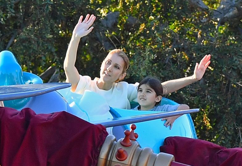 Szczęśliwa Celine Dion z synami w Disneylandzie