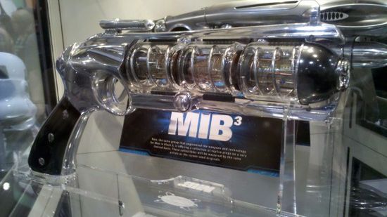 Niezwykła broń z Facetów w czerni III 1