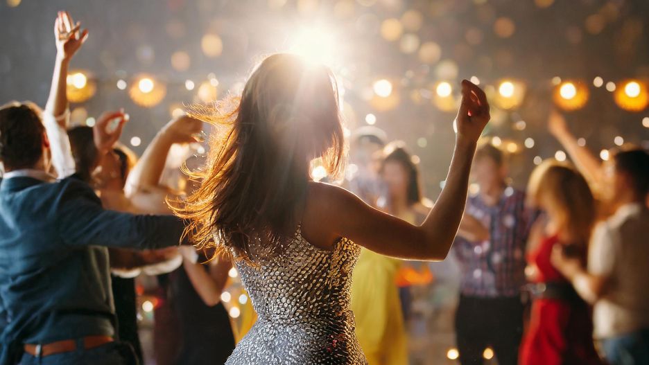 impreza, prywatka, taniec, dancing, dansing, party, zabawa, wieczorek, taneczny, ludzie, dyskoteka, kobieta, sukienka, bez osób