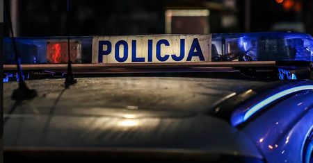 Makabra w Zielonej Górze. Ciało kobiety leżało na ławce, jej kolega trafił do szpitala