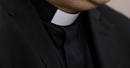 Ksiądz miał próbować uwieść w sieci młodego mężczyznę. Kuria: nie ma dowodów