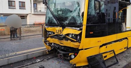 Poważne zderzenie tramwajów w Wilanowie. 6 osób rannych, w tym dzieci