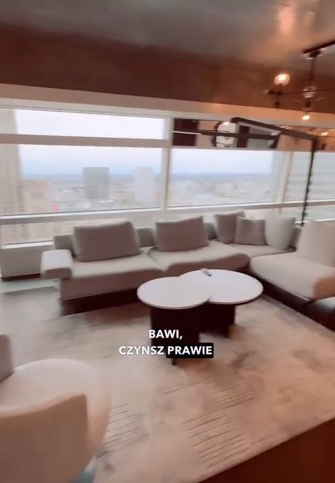 Dawid Piątkowski chwali się apartamentem na Złotej 44. Ile za niego płaci?