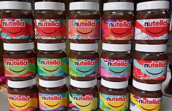 Uśmiechnięte słoiki kremu Nutella na jubileusz marki