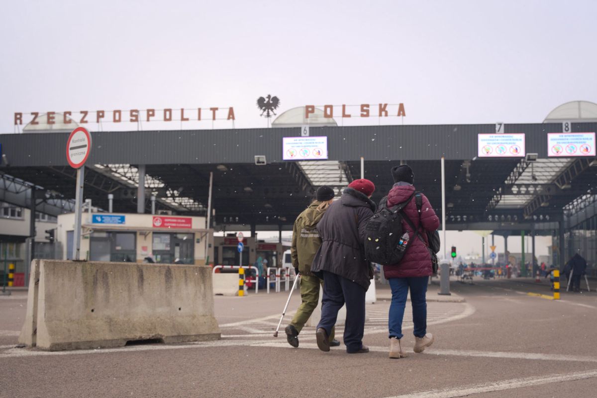 Straż Graniczna podaje, że na przejściach granicznych na wyjeździe z Polski tworzą się kolejki. 