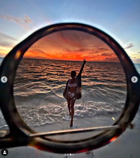 Blanka Lipińska na plaży na Malediwach