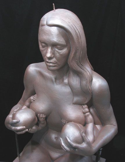 Ręka w górę! Kto chce statuę z nagą Angeliną Jolie? 2