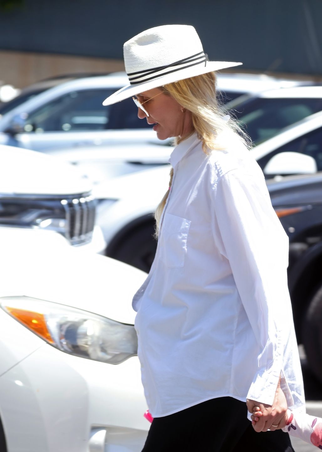 Cameron Diaz unika paparazzi podczas spaceru z córką