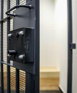 Sąd wypuszcza na wolność znanego prawnika. To nie koniec sprawy