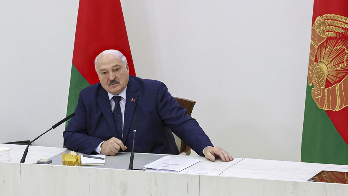 A handout photo made available by the Belarusian President's press service shows Belarusian President Alexander Lukashenko attending a press conference after he votes in the presidential elections at a polling station in Minsk, Belarus, 26 January 2025. Belarus holds presidential elections on January 26. Lukashenko has held the post since 1994 and is seeking a seventh term. EPA/BELARUS PRESIDENT PRESS-SERVICE / HANDOUT HANDOUT EDITORIAL USE ONLY/NO SALES Dostawca: PAP/EPA.