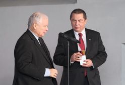 Jarosław Kaczyński wręczał nagrodę bez maseczki. Barbara Nowacka komentuje