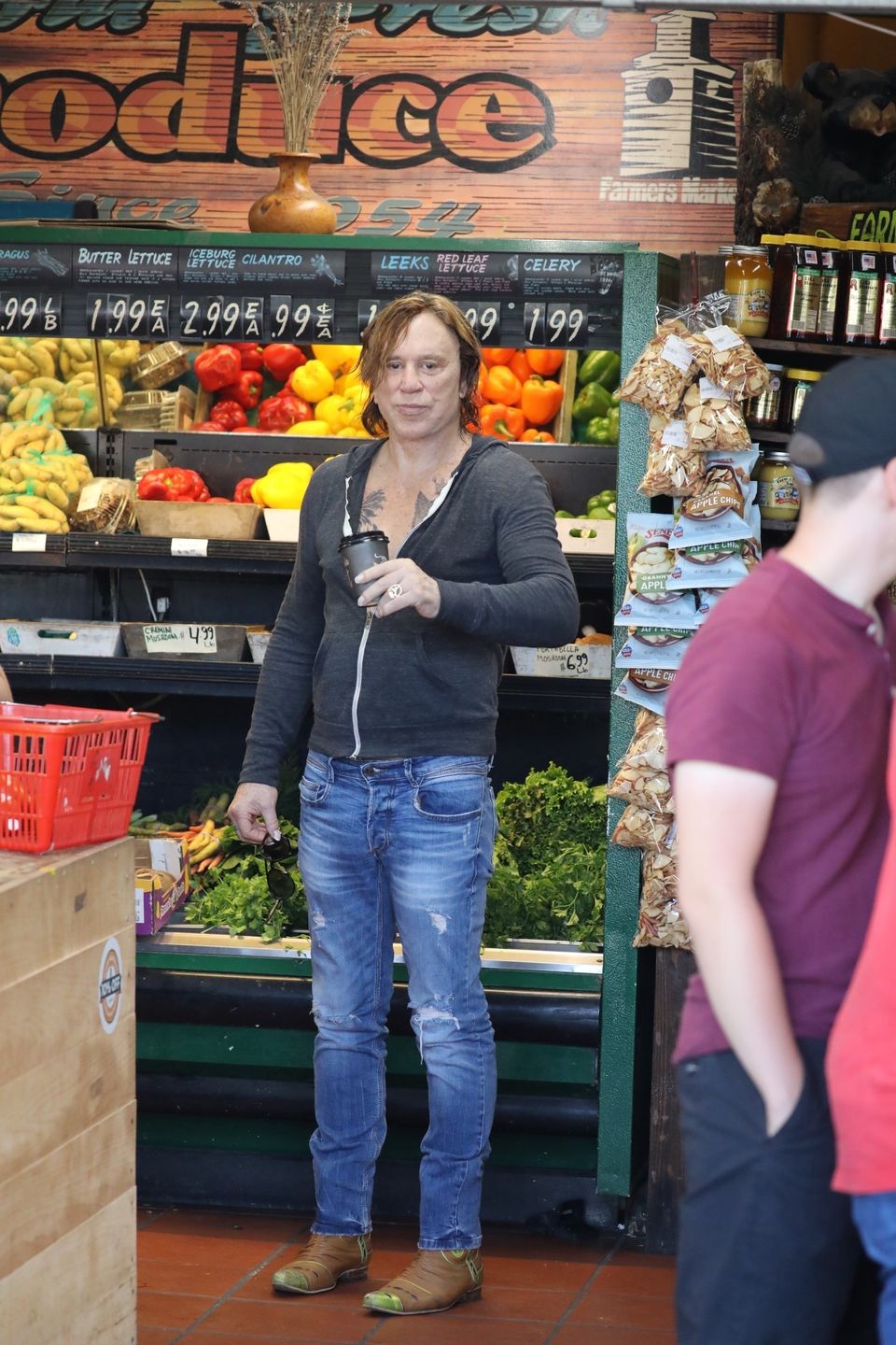 Mickey Rourke na zakupach w sklepie ze zdrową żywnością