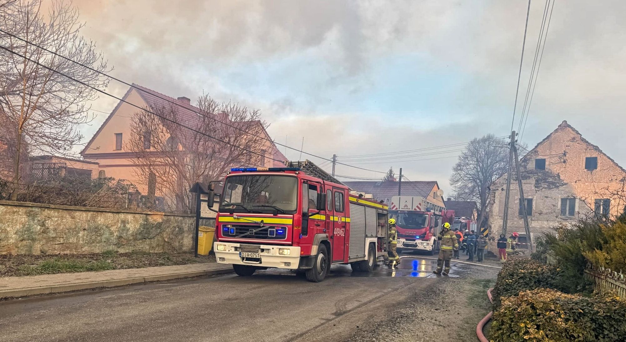 Pożar w Skale. Jedna ofiara śmiertelna, na miejscu antyterroryści