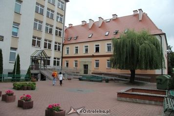 Dramatyczne wydarzenia w Ostrołęce. Uczeń zaatakował w szkole, kilka osób rannych