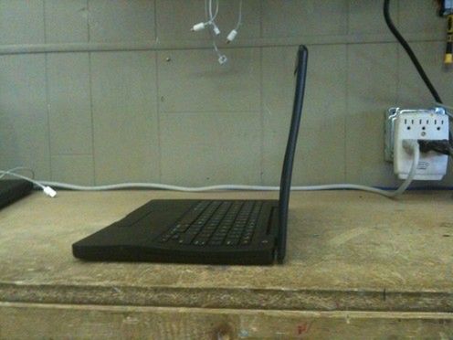 Krótka historia MacBooka, którego przejechał samochód 3
