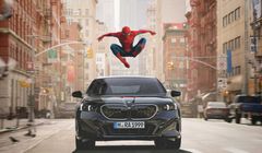 Witamy w 2026. BMW puściło na ekranach aut reklamę Spider-Mana. Kierowcy zdziwieni