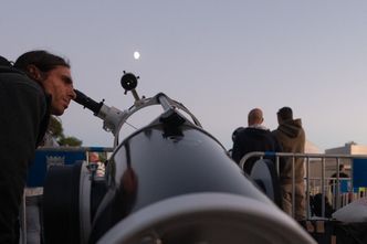 Niezwykłe zjawiska astronomiczne czekają nas wiosną. Ekspert o "kosmicznych trojaczkach"